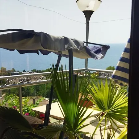 ゲストハウス етаж от къща - желкови *